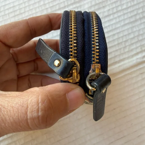 Tory Burch Women Flower Motif Coin Case Round Limited Edition (Hard to Find) - Picture 3 of 6